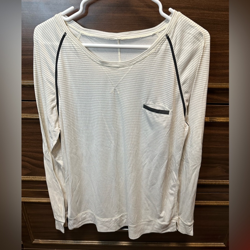 Lululemon Weightless Crew P2P 21.5” Size 12/14